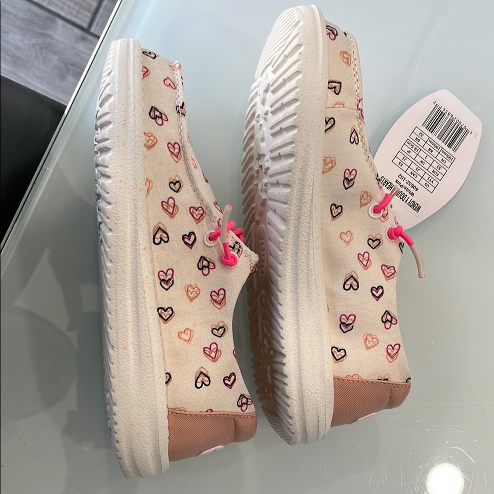 NWT girls Hey Dude Pink and White Sneakers with double heart Pattern - Picture 5 of 6